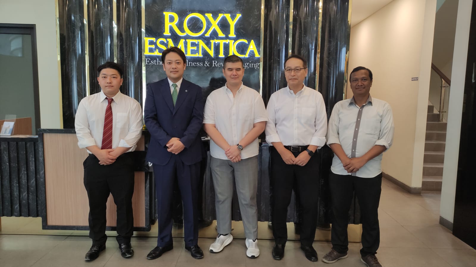 Visit to ROXY ESMENTICA, an aesthetics and revitalizing-care partner in Indonesia.