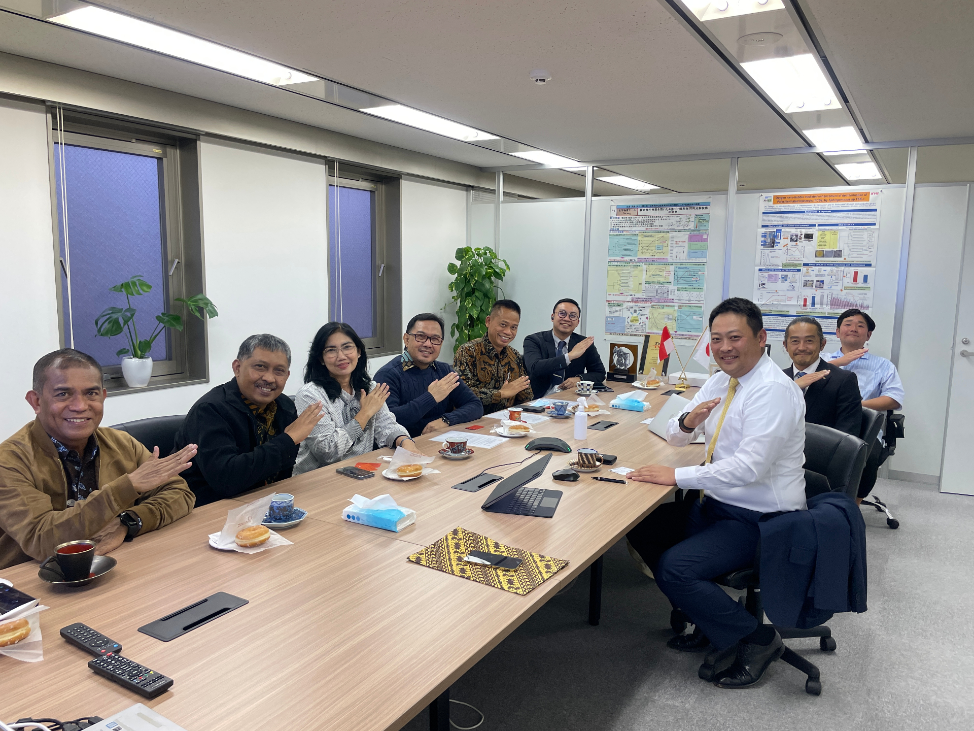 A joint session with Indonesian partners on research and manufacturing.