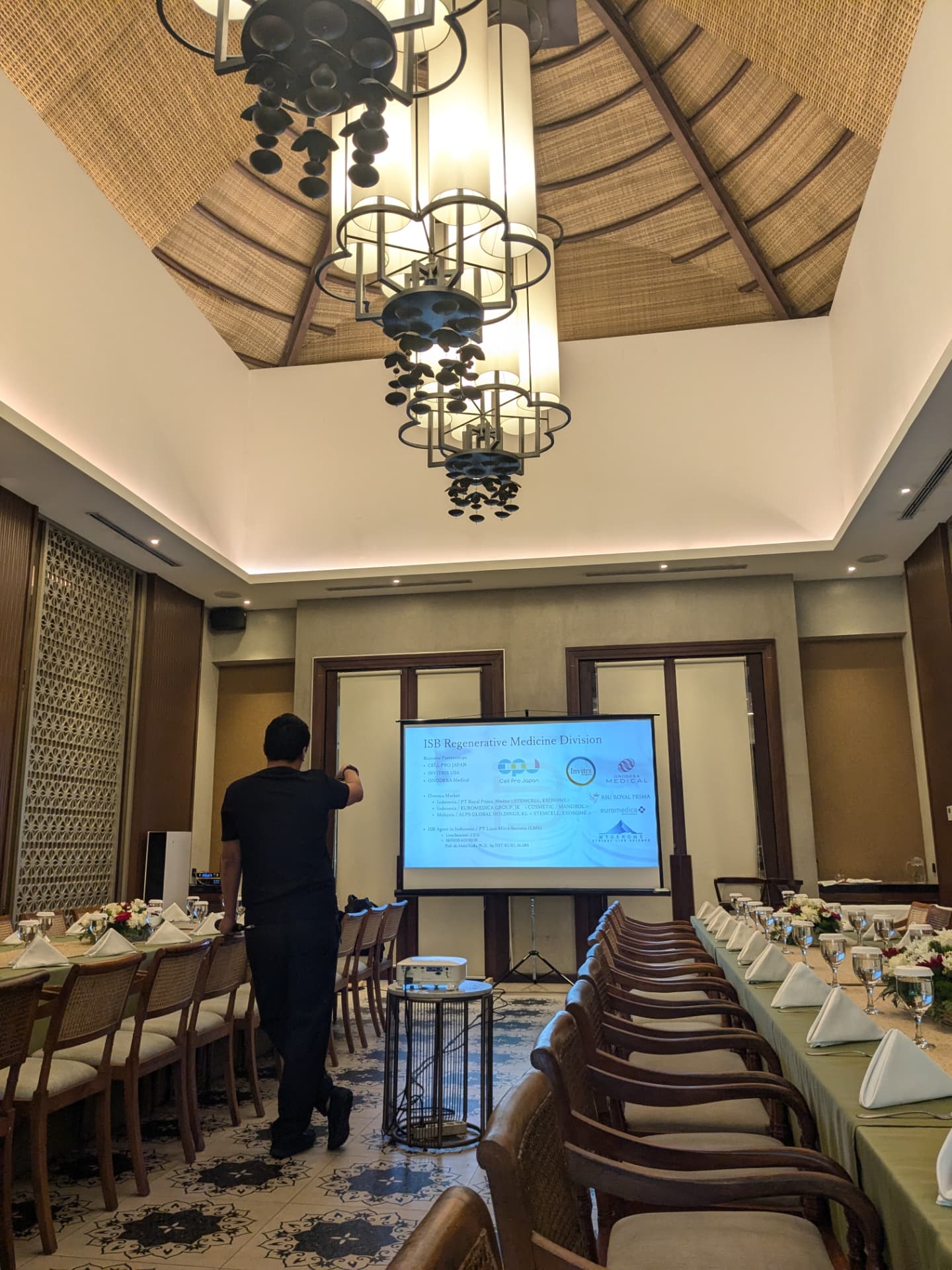 Briefing on the group's regenerative medicine division and its overseas partners ahead of a partner dinner in Indonesia.