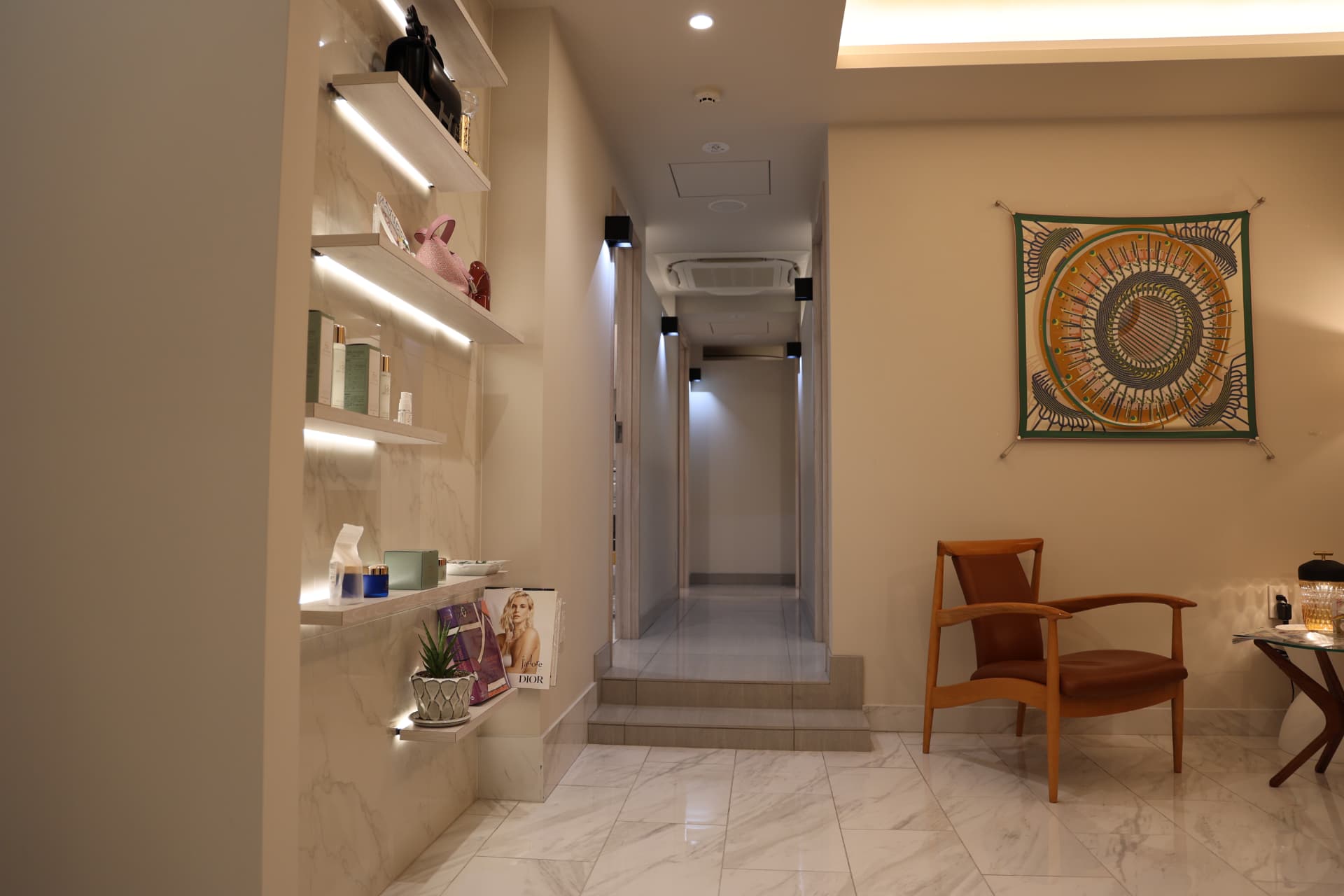 Reception and waiting area of Genrêver Clinic.